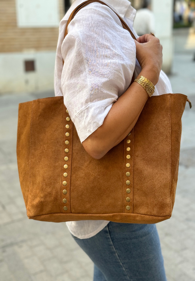 Bolso shopper tachas camel