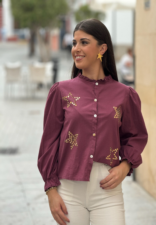 Camisa estrella tachas burdeos